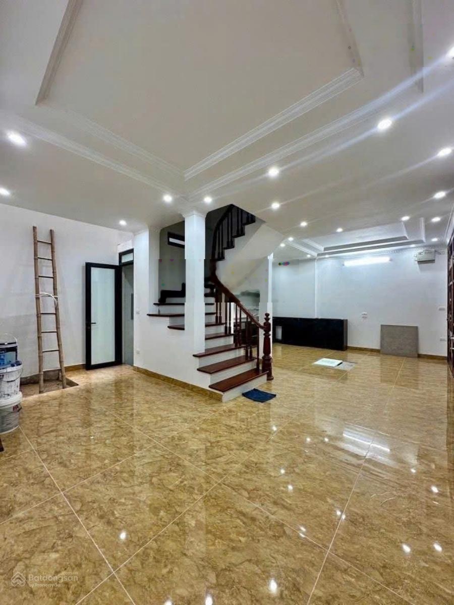 Nhà đẹp Trần Khát Chân 15m ra đường lớn oto , 5 tầng 6 ngủ mặt tiền cực rộng , sổ đỏ vuông vắn