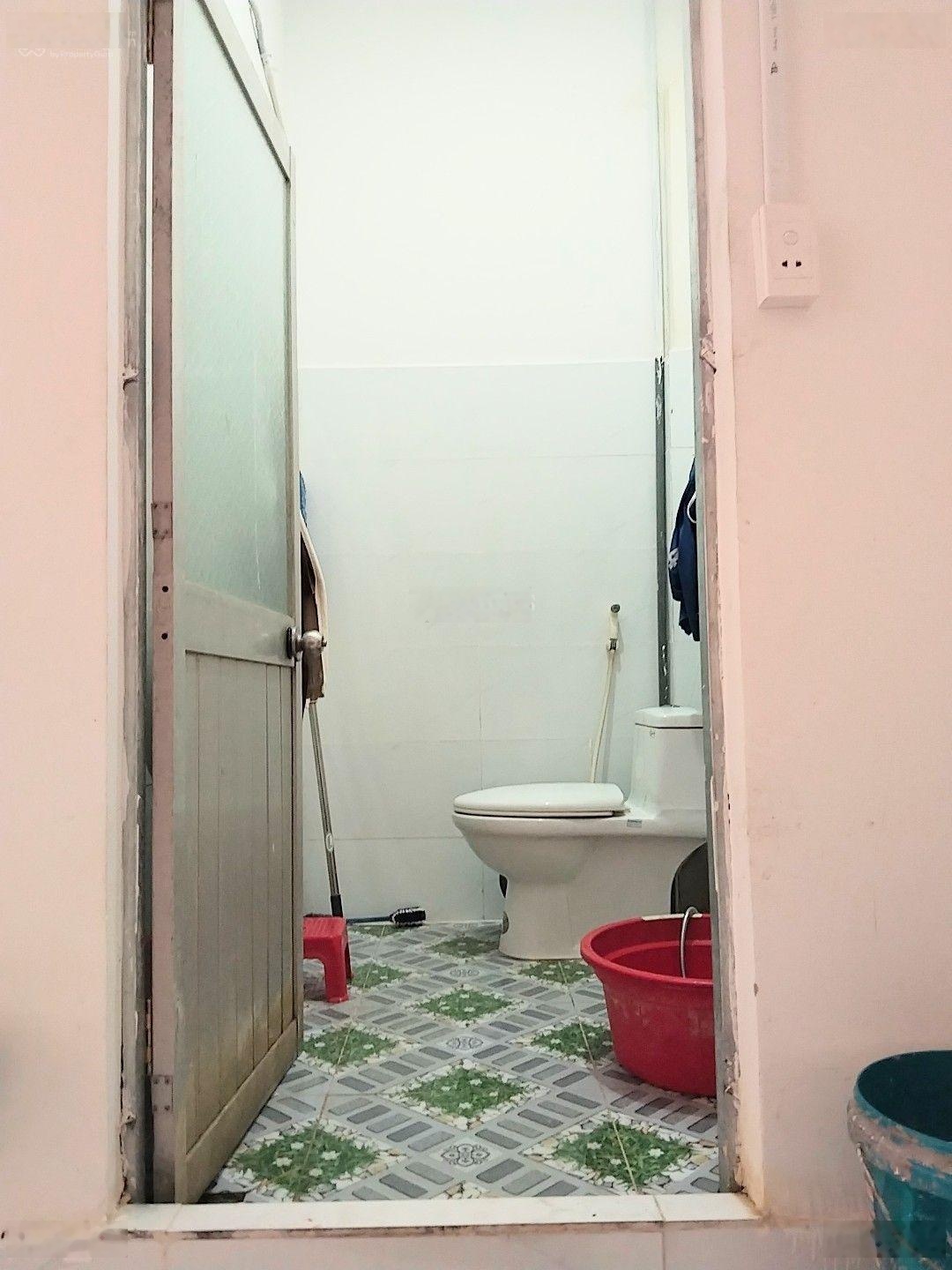 Bán nhà riêng, giá rẻ, 115m2 sân ôtô, đường rộng, thông ôtô 7 chỗ gần ngã tư Hòa Lân