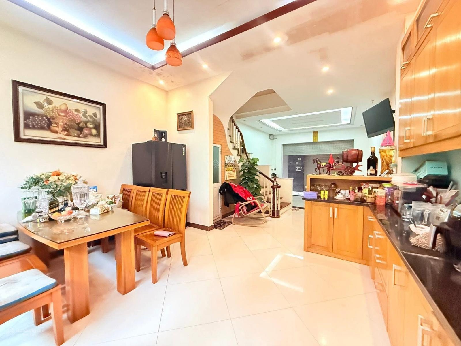 Hàng hiếm ba đình- 1 ngoặt vào nhà- 15m ra oto tránh 279 đội cấn 61m- 4 tầng-