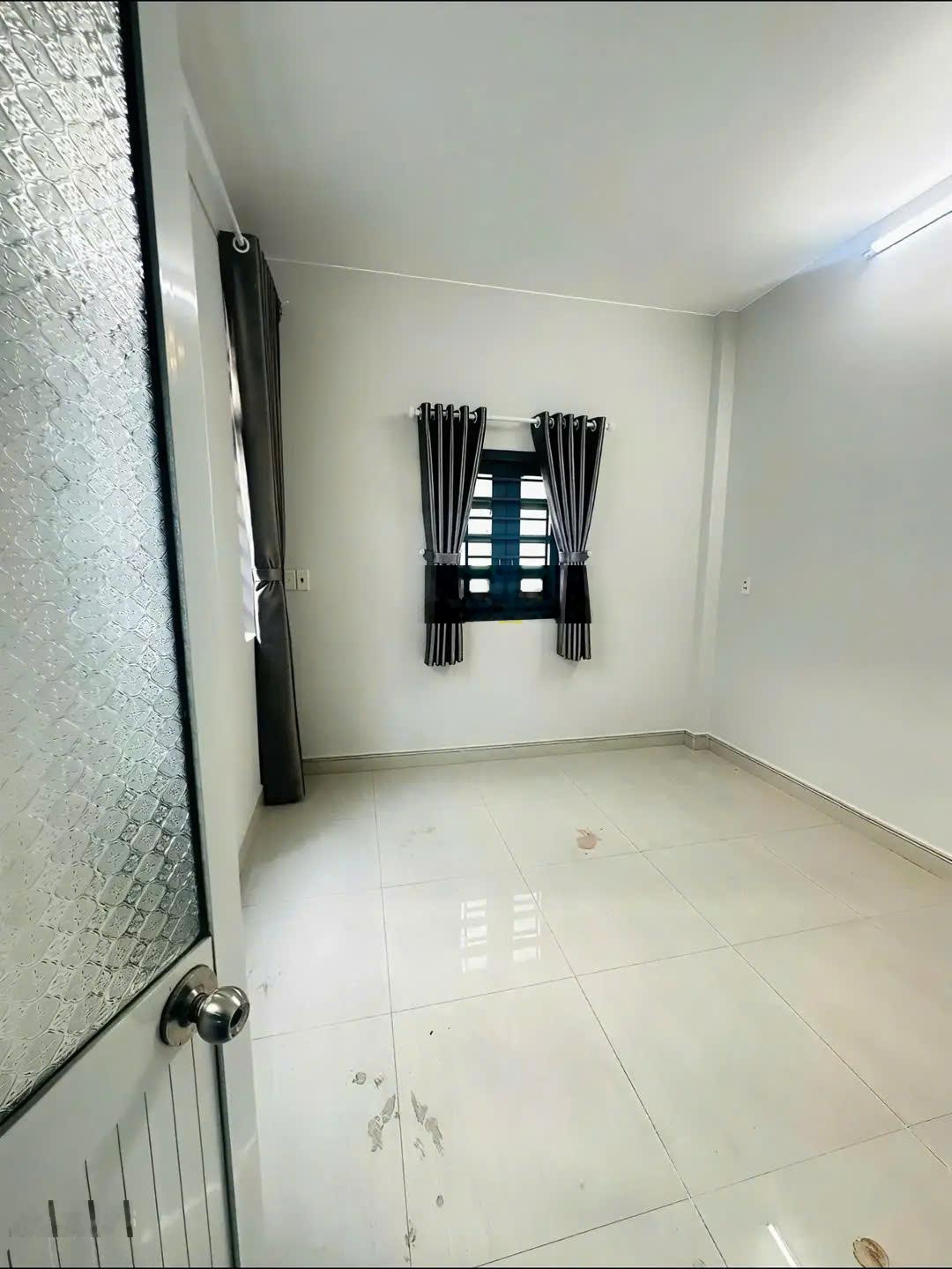 Nhà (DT: 8x3,8m) 1 trệt 2 lầu có 3PN 2WC giá 2tỷ178tr còn TL ở Thới An 13 Quận 12 gần Lê Thị Riêng