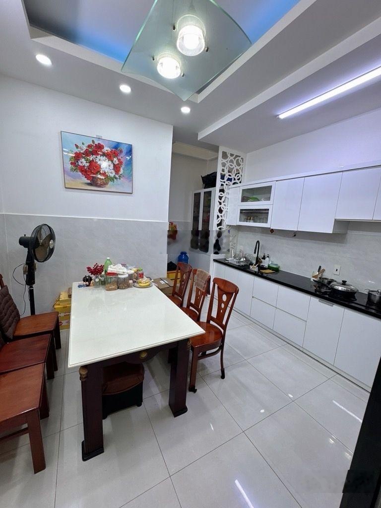 Nhà 4 tầng 60m. Gò Vấp hẻm 8m thông Gần ĐH Công Nghiệp Hoàn công đủ Giá nhỉnh 8 tỷ công TL