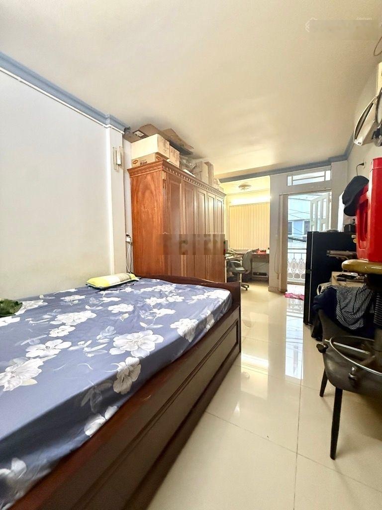 Nhỉnh 6 tỷ - Bán nhà đúc 2 tầng đúc ở hẻm 373 Lý Thường Kiệt, Tân Bình - xe hơi tận cửa