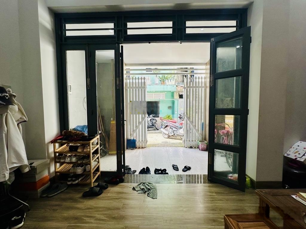 Nhà diện tích đẹp 5 x 15 - 3 tầng 4 pn - nội thất cao cấp - thống nhất - gần cityland - giá hơn 7t