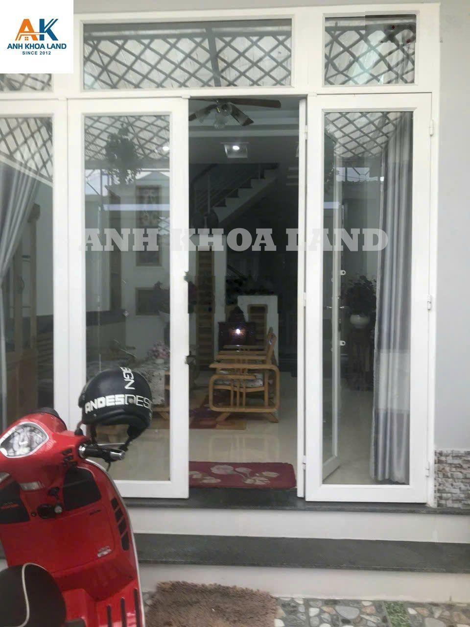 Mua nhà Man Thiện- Hẻm ô tô rộng 4m tận cửa - Gần chợ, siêu thị. Giá 8,2 tỷ- 3PN,4WC