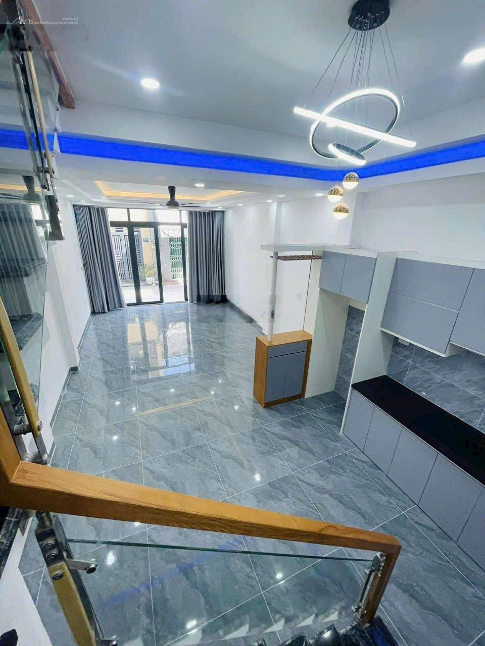 Nhà mới xây - 4 tầng đường lã xuân oai - 6,15 tỷ