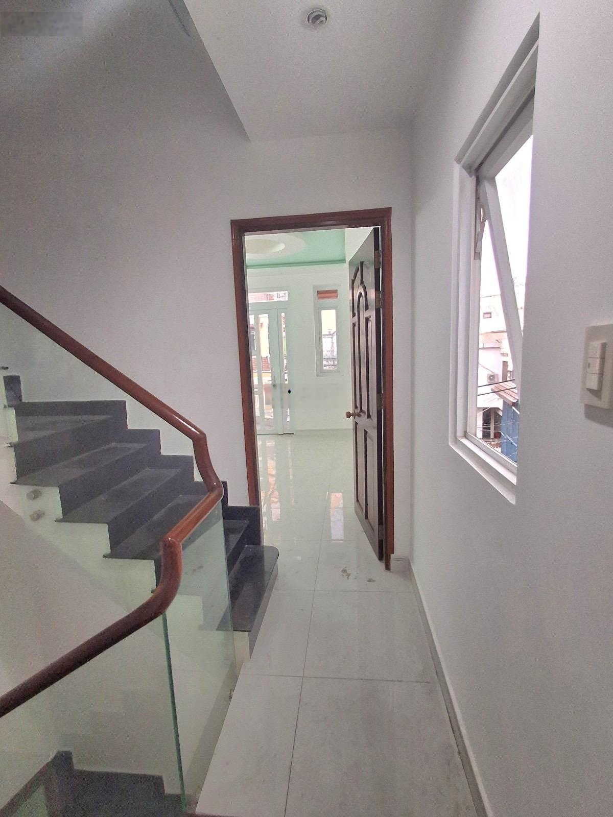 Nhà Quận 10 - trục Metro 2 - 7 phòng ngủ - đất vuông - hẻm xe hơi nhỏ - hơn 7 tỷ