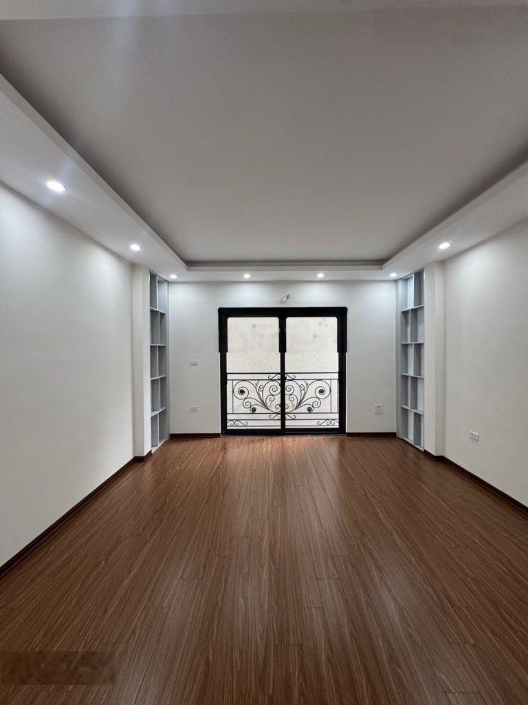 Nhà mới huyện ủy thanh trì 5 tầng gần phố ở ngay