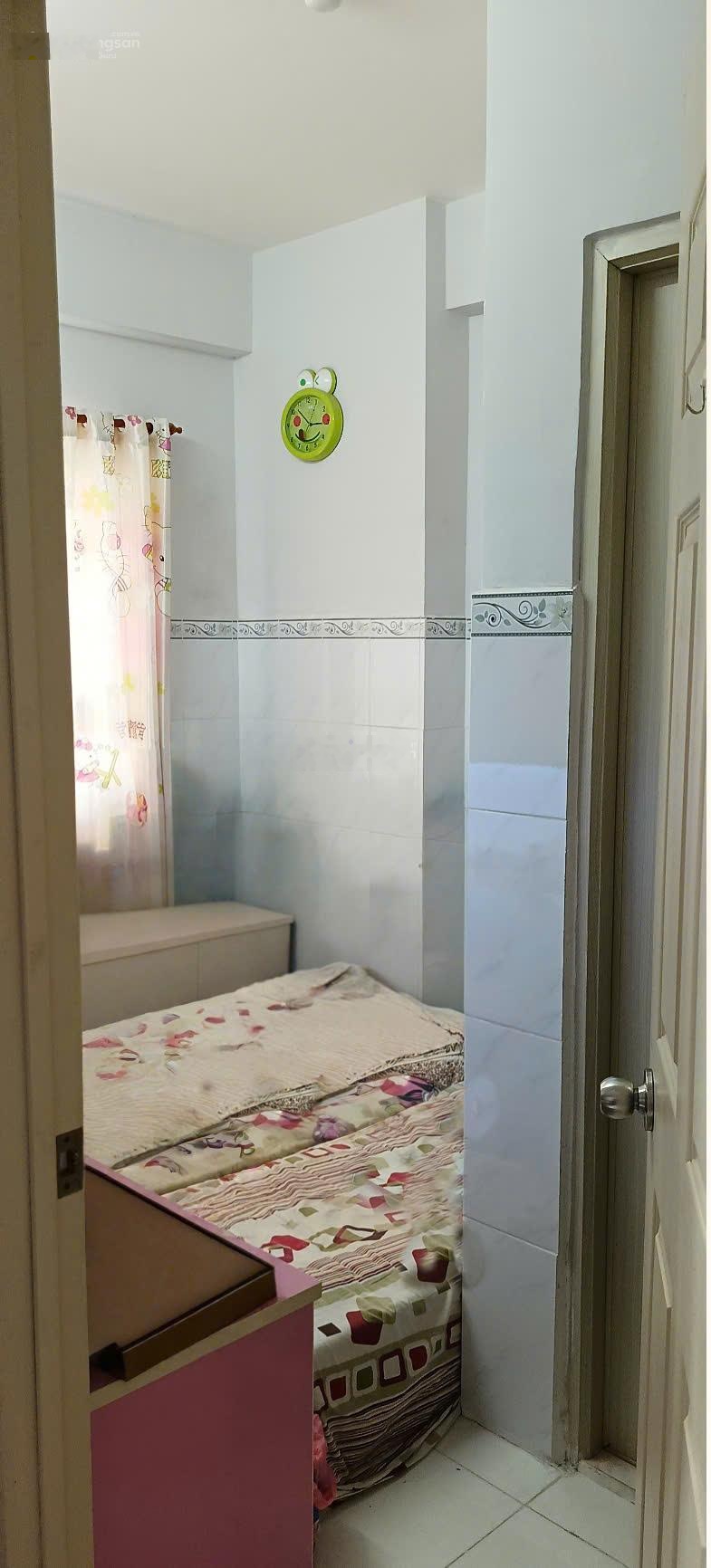 Cần bán chung cư Hoàng Quân, có sổ hồng, 55m2, giá 1.7 tỷ LH xem nhà Ms Viêm 0938971212