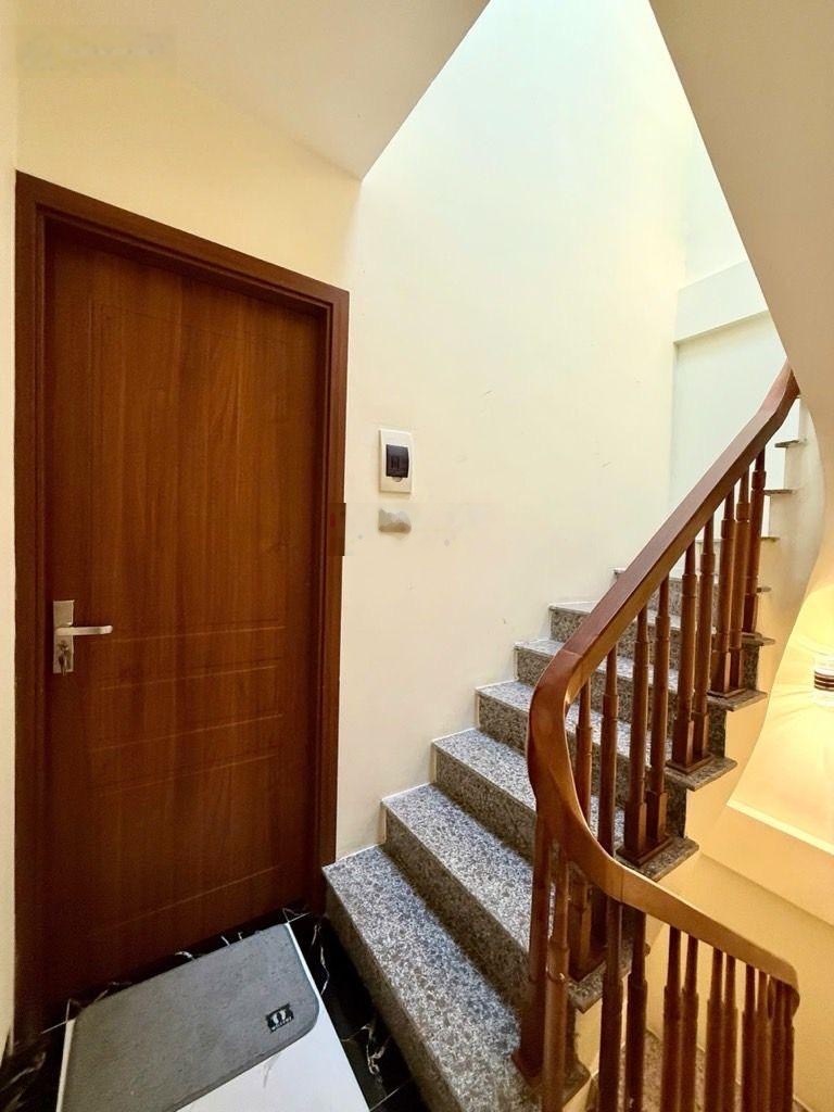 Nhà đẹp Bát Khối - Thạch Bàn 5 tầng 3 ngủ 5 tỷ (bao thuế phí + thương lượng mạnh)