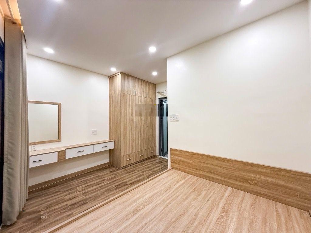 Gần Vincom Nguyễn Xí, hẻm xe hơi, 4x18m, hẻm đẹp dân trí nhỉnh 7tỷ