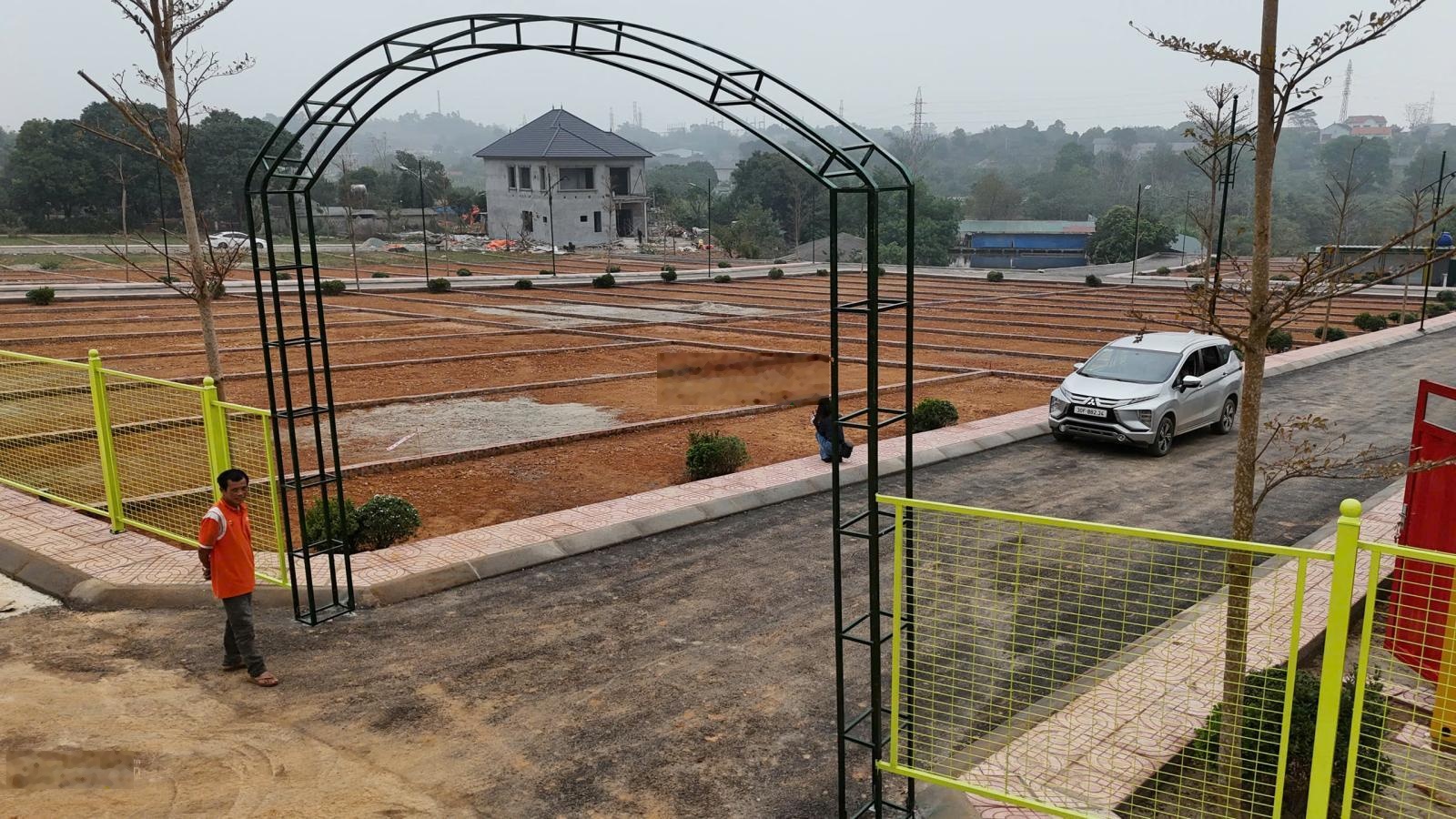 Bán đất:tại phú cát quốc oai hà nội dt 101,7m2 gần đường vành đai 5 cách ql21 chỉ 500m. 24tr/m2