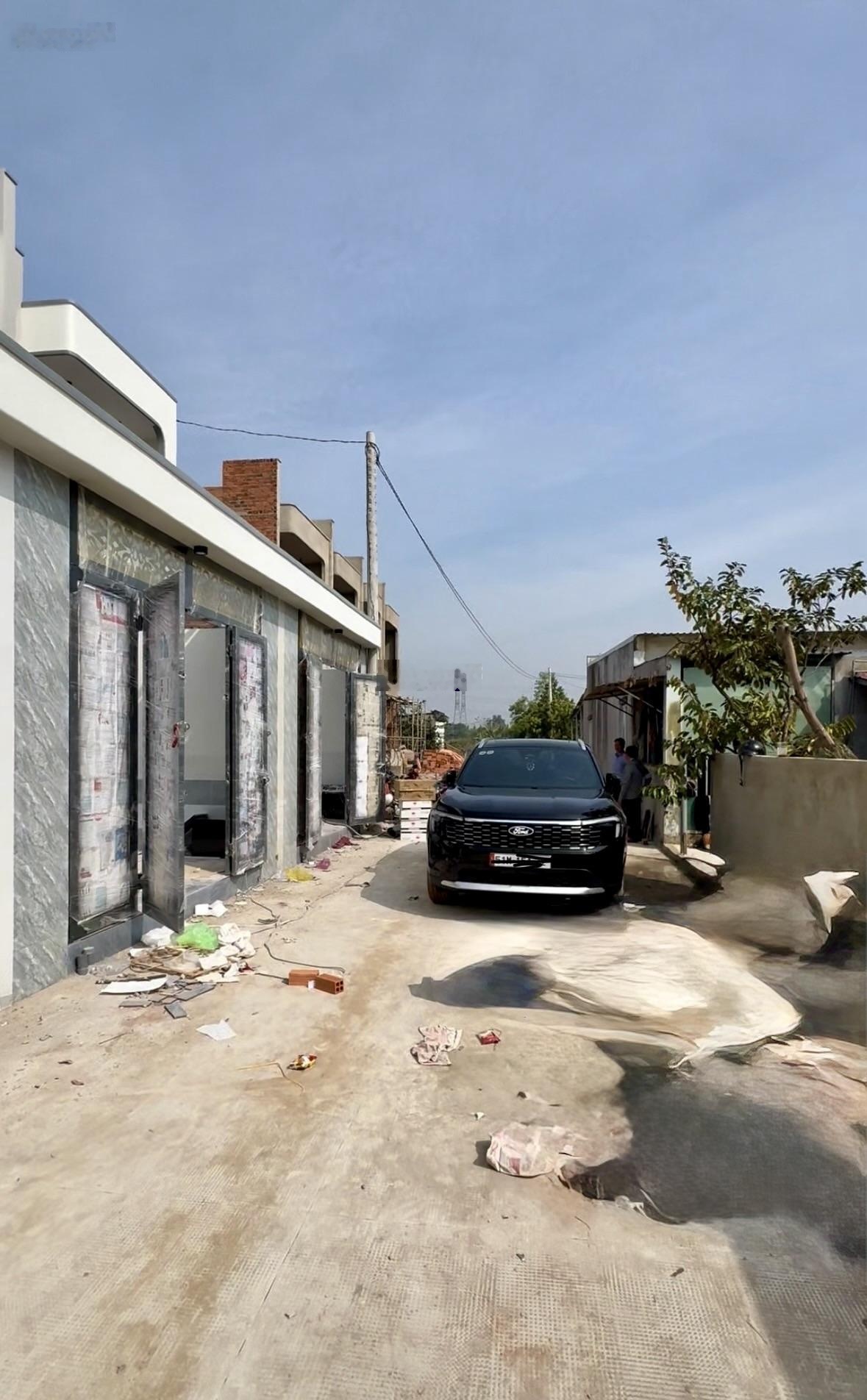 Bán nhà mới 100% tại Đức Hoà-Long An, 2,55 tỷ, 103m2, 4PN, 3WC, sổ hồng riêng