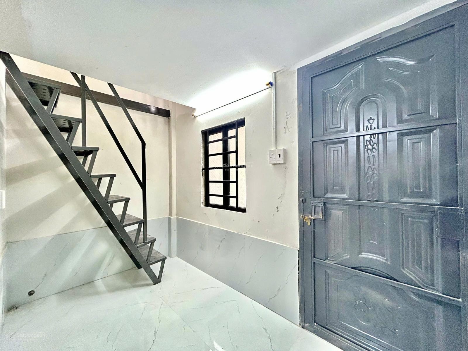 Cho thuê phòng trọ 1 trệt 1 lầu - có ban công - gần làng đại học