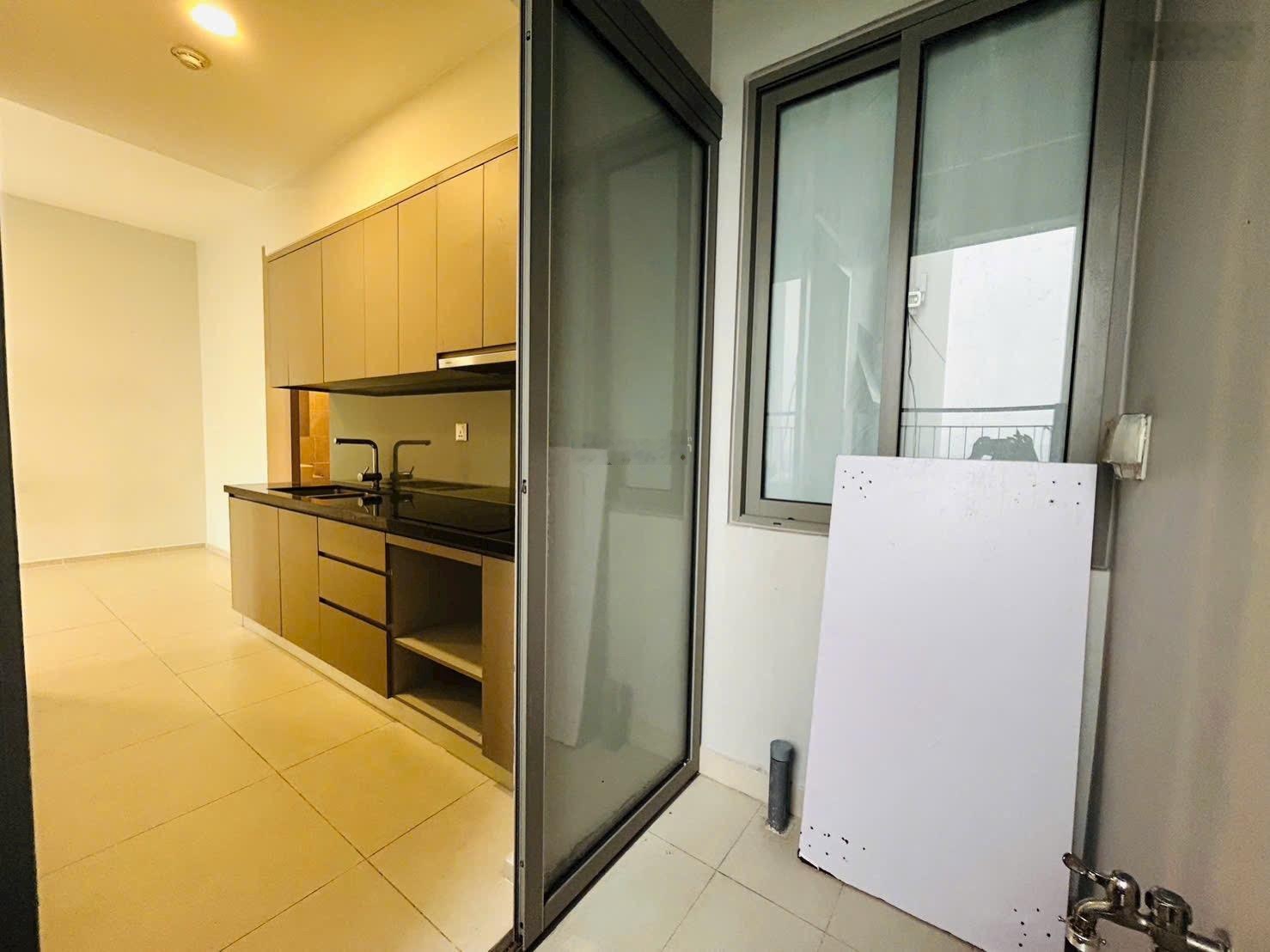 Bán Căn sân vườn full nội thất 59m2 + 3m2; Giá bán 2,950 tỷ. Sổ sẵn. LH : 0909086098có zalo)