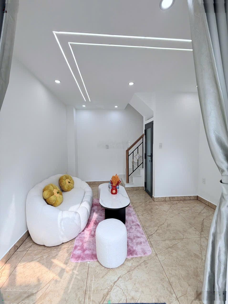 Bán nhà mặt phố Văn Cao, 4,15 tỷ, 13m2, 2PN, 3WC, Tân Phú, HCM