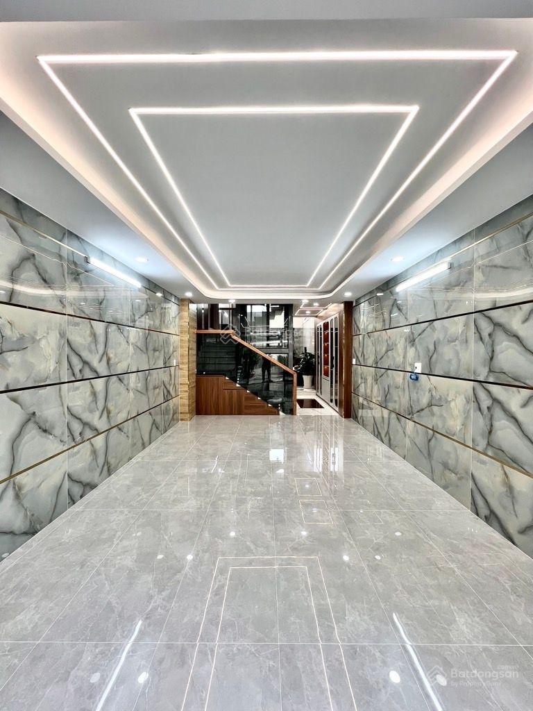 Nhà 5 tầng - thang máy xin - mới xây 100%