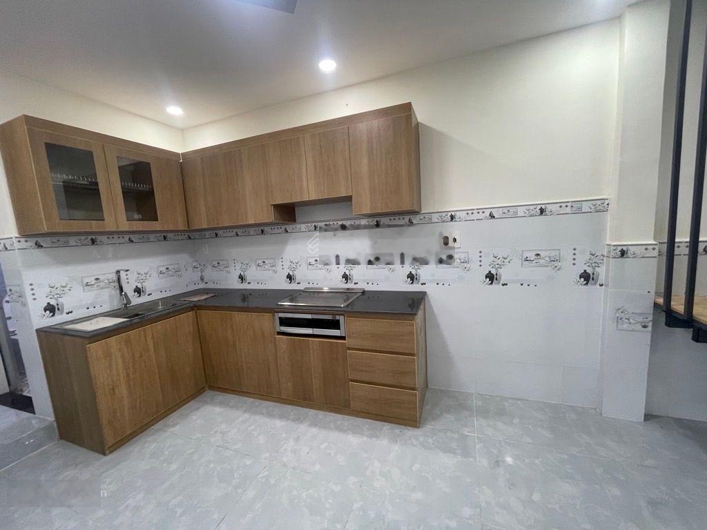 Nhà bán Linh Chiểu, Thủ Đức sát Phạm Văn Đồng. Ngay trường đại học Ngân Hàng. 2 tầng lầu BTCT