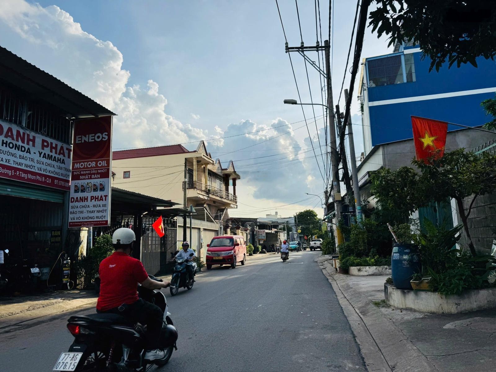 Nhà 3 tầng đường số 5 sầm uất tiện kinh doanh, Tăng Nhơn Phú B, Quận 9, 2 phút ra ngã 4 Thủ Đức