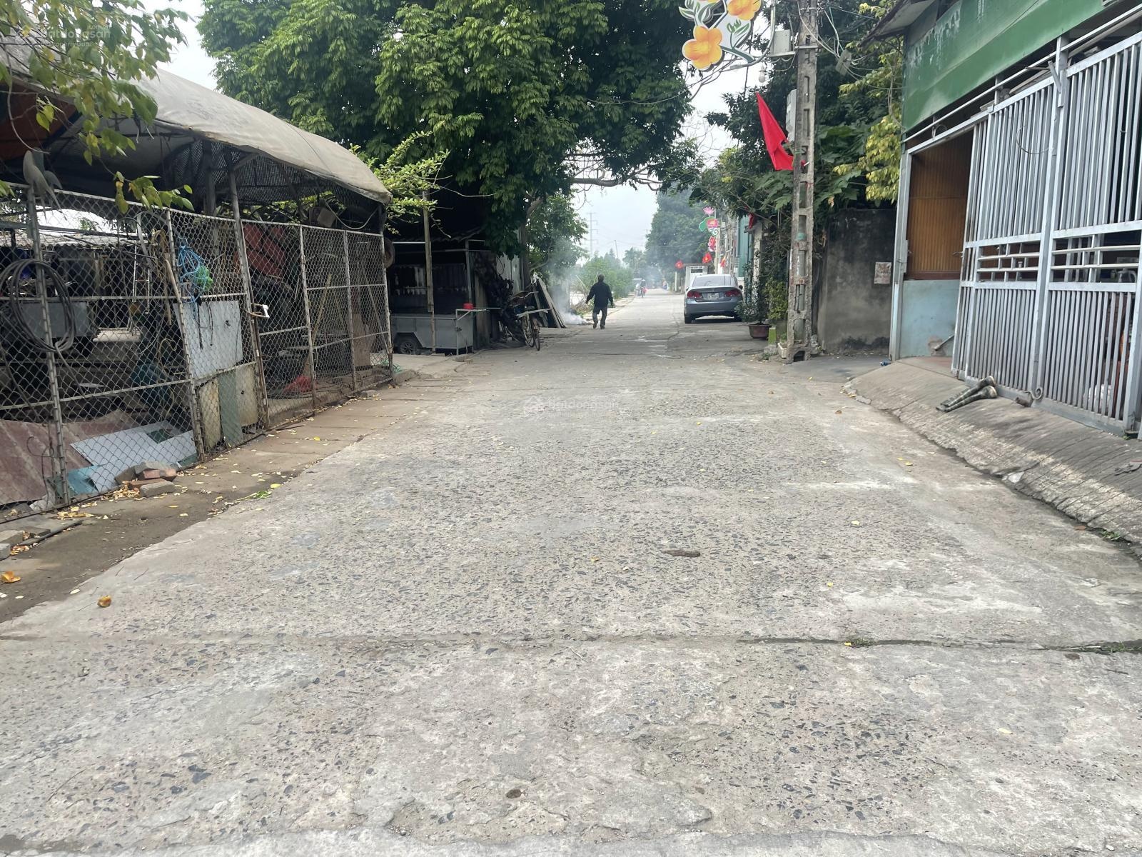 Chính chủ tôi cần bán căn nhà mới 3 tầng đường 7m bìa làng Vân Nội. Giáp trục Nhật Tân