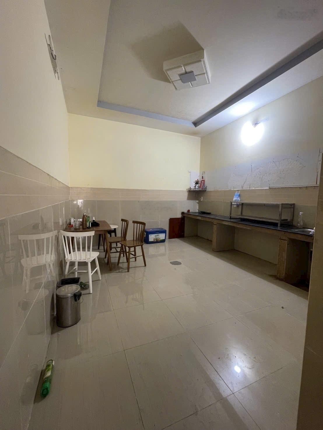 Gấp bán giảm sâu 300 triệu nhà 3 tầng hẻm xe hơi ô tô ngủ trong nhà