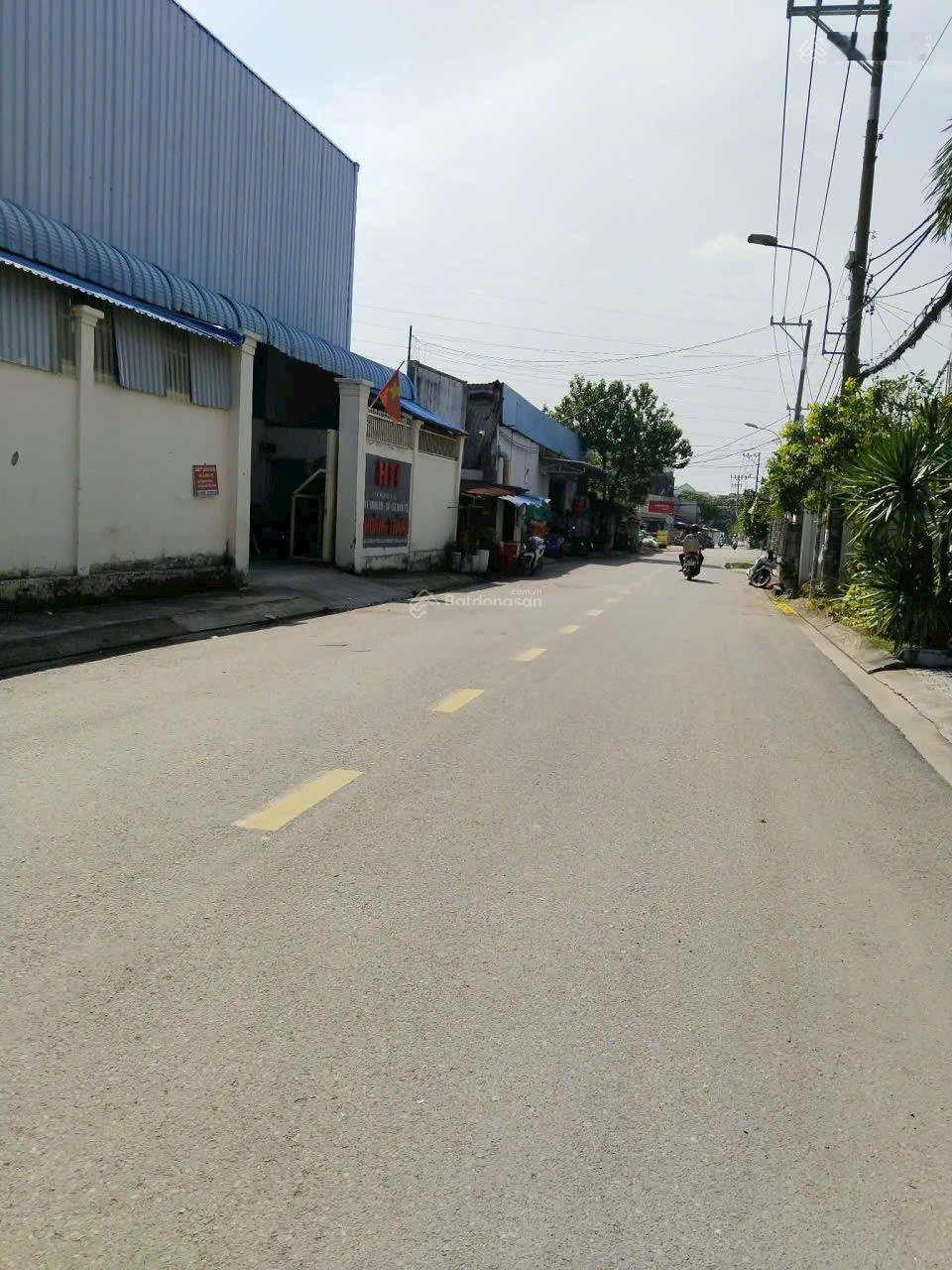 gấp giảm 1 tỷ còn 12,5 tỷ An Phú Đông Quận 12 Đất 309m2 6,8x46 có 292m2 thổ - Mặt tiền Xe công vào.