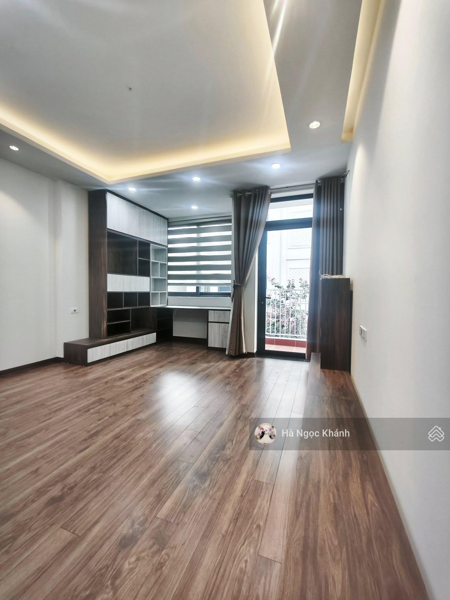 Ô tô tránh, ngõ thông kinh doanh lê quang đạo: 16,8 tỷ: 55m; mt 4m; gara 2 ô tô, 5 tầng thang máy