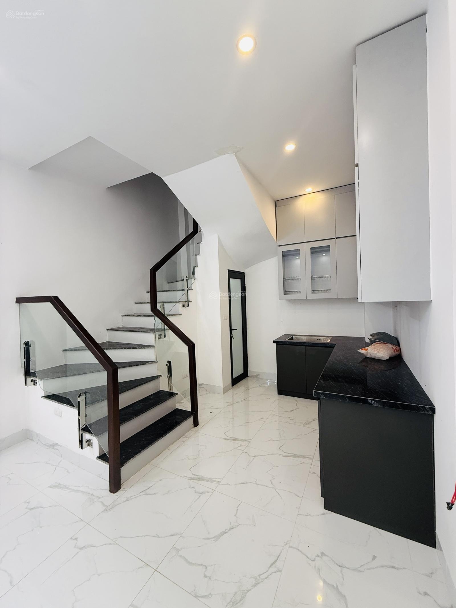 Bán nhà phố minh khai - xây mới - lô góc - ô tô cách 10m - k có nhà đối diện - trường, chợ bv 100m