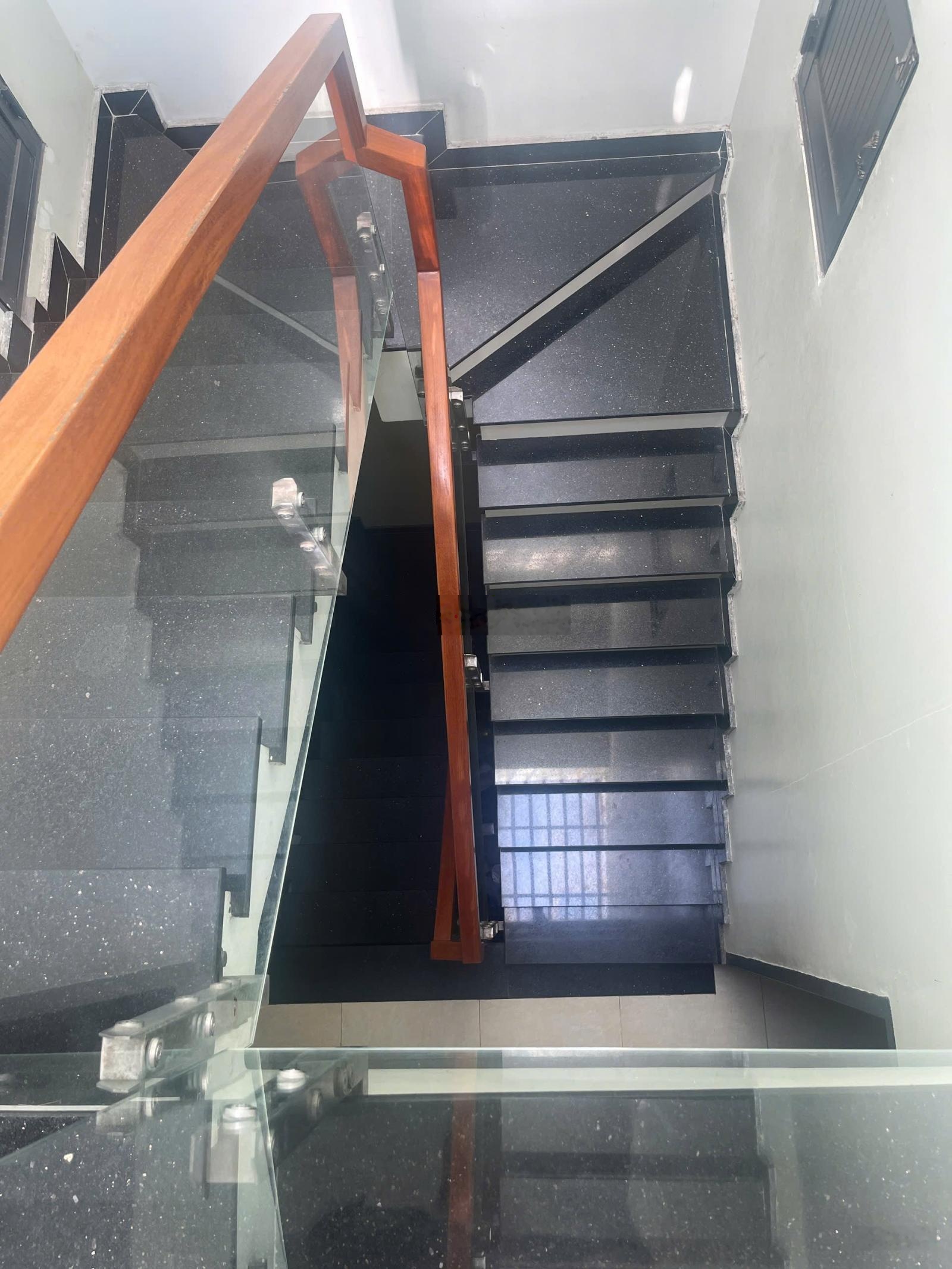 Nhà 1 trệt 2 lầu + sán thượng đẹp đg ô tô thông ngay song hành giao Nguyễn ảnh thủ Q12