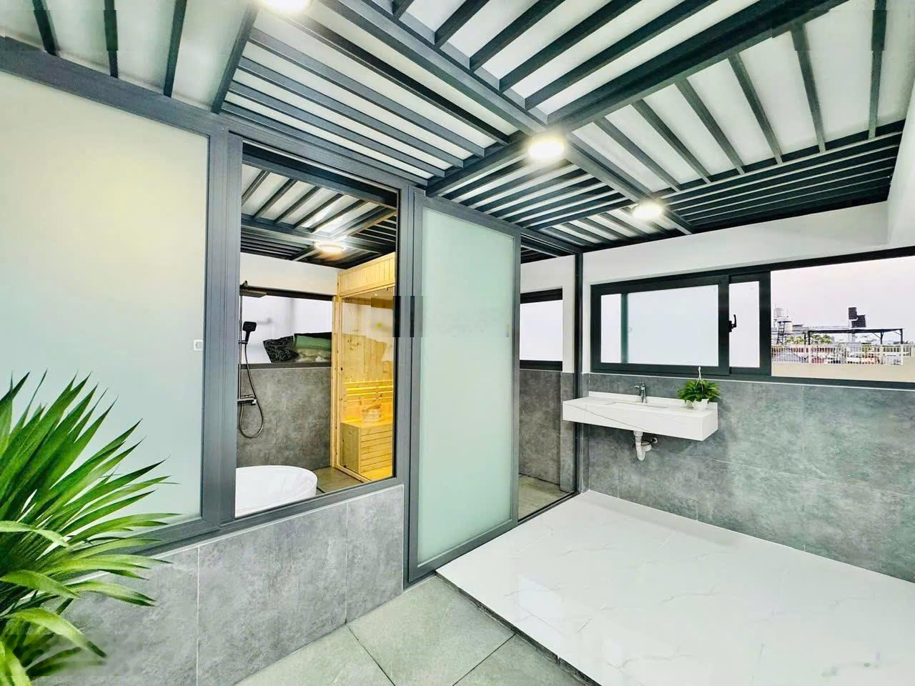 Nhà 65m2 đoạn Võ Văn Tần 2 chiều. Xây 5 tầng đúc, gần chợ Vườn Chuối