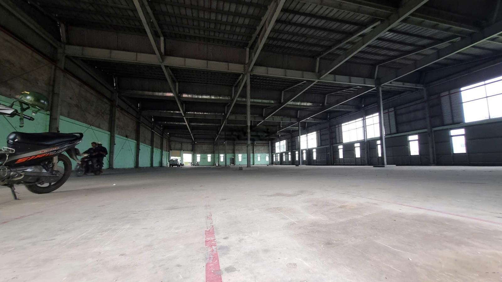 Cho thuê xưởng 1.900m2, KV: 2.500m2, Nguyễn Hữu Trí, Bến Lức, Long An giáp TP Hồ Chí Minh