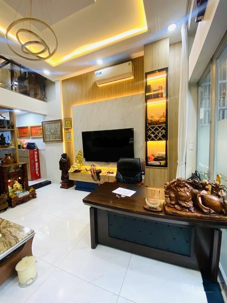 Phạm Văn Bạch Tân Bình - ô tô đỗ cửa - nhà 2 tầng cực đẹp - DT 5m x 8m - hẻm thông nhiều hướng