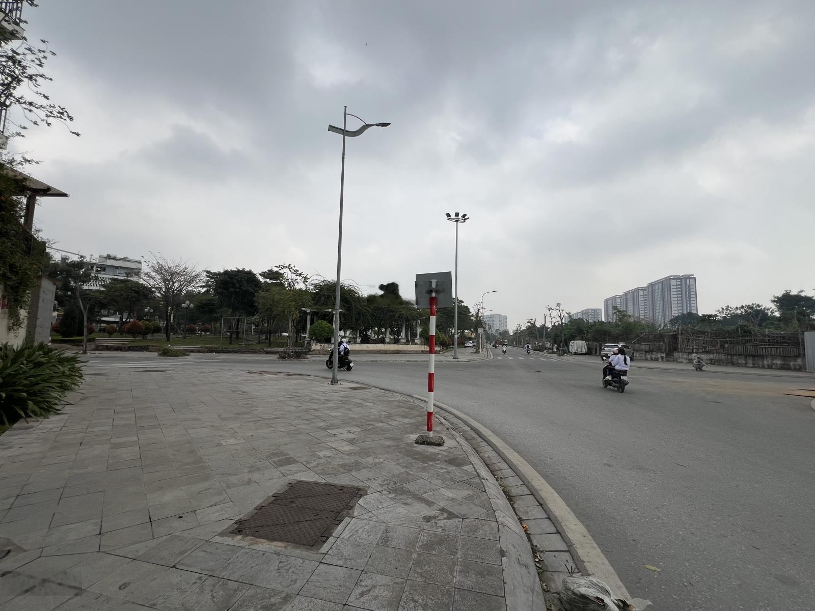 Mặt phố ngọc thuỵ - vị trí đắc địa nhất khu vực - ngã tư kinh doanh mọi ngành nghề giá 33tỷ có tl