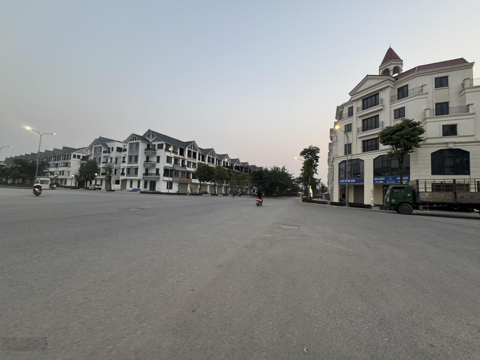 Liền kề mặt đường kinh doanh đường 33m khu đô thị Hinoderoyal park đường VĐ3.5 di trạch hoài đức