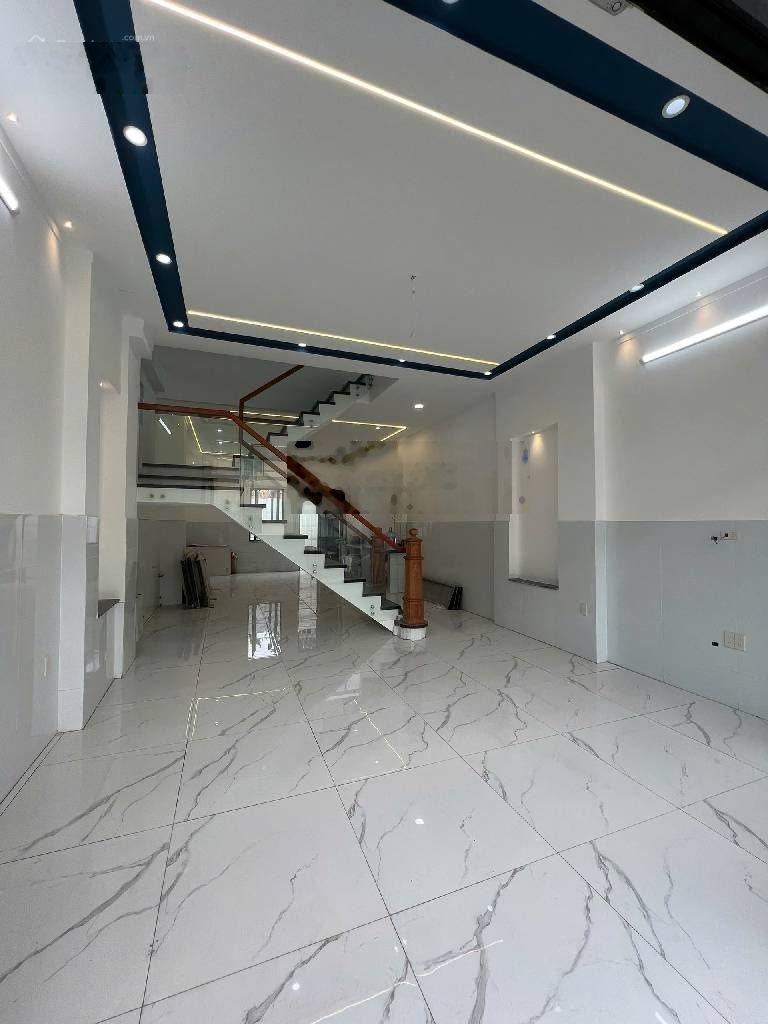 Nhà bán Kha vạn cân thủ đức.3 tầng BTCT.hẻm xe hơi đỗ cửa.sát phạm văn đồng .