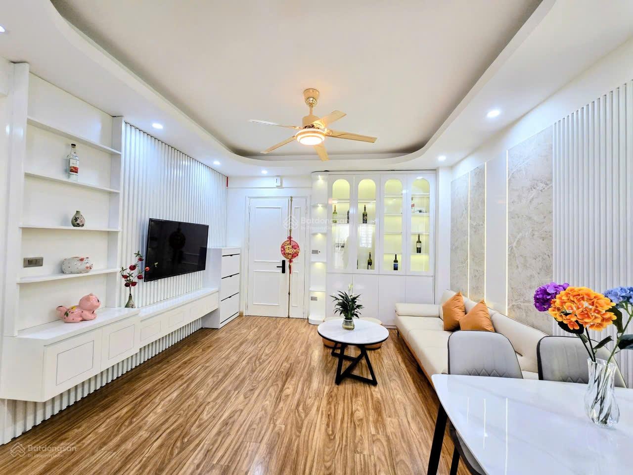 Bán siêu phẩm căn hộ CT20 Việt Hưng Long Biên 76m2 - 2 ngủ 2VS full nội thất đẹp