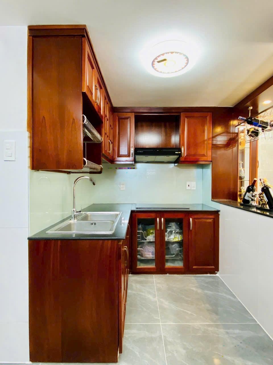 Vị trí đẹp gần chợ Gò Vấp. Nhà 38m² Nguyễn Văn Nghi xây 1 trệt 3 lầu, giá 2 tỷ 050. Hẻm 4m hơn