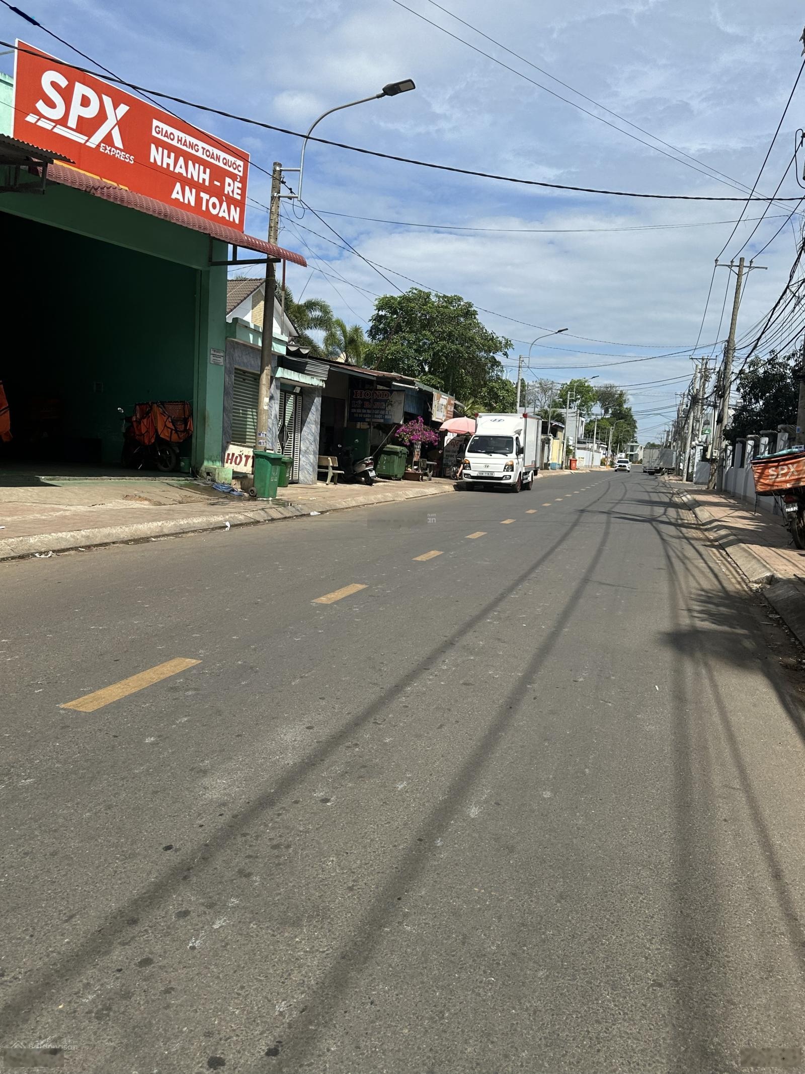 Bán 430m2 có cắt lẻ 220m/lô, mặt tiền lớn, thích hợp làm kho, xây nghỉ dưỡng, mặt tiền kinh doanh