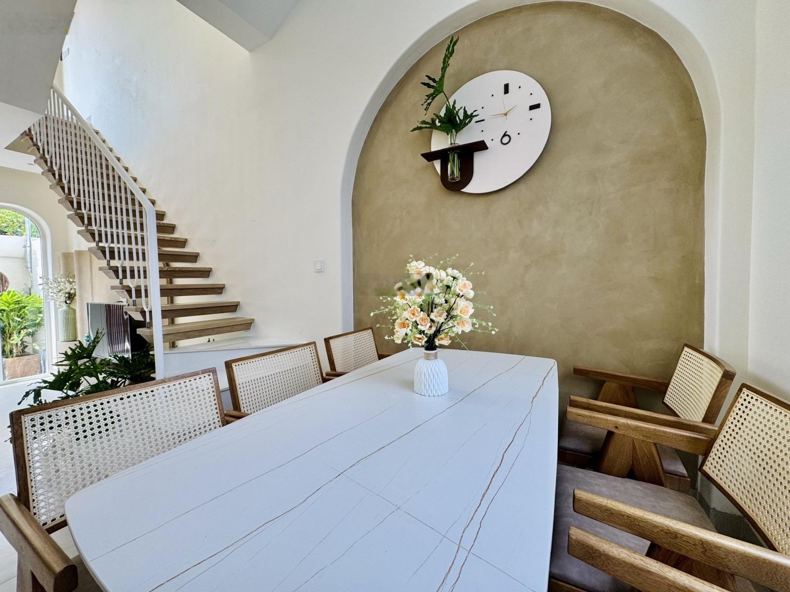 Nhà đẹp giá rẻ phong cách Địa Trung Hải 3 tầng BTCT liền kề Vinhomes chỉ 6.3 Tỷ