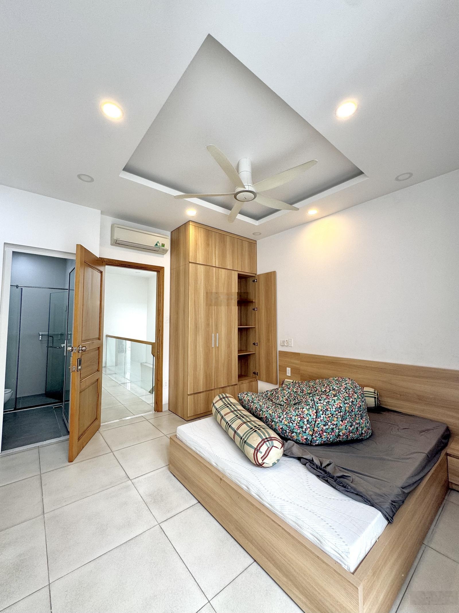 Cho thuê nhà phố Lý Phục Man 4 phòng ngủ siêu đẹp chỉ 18tr/tháng