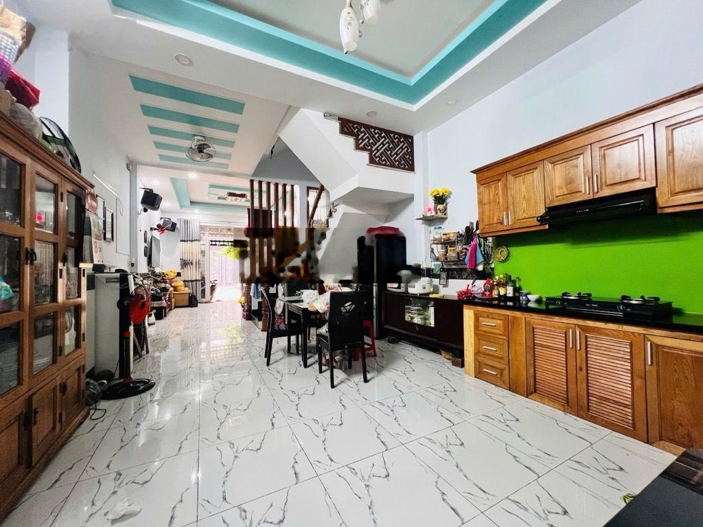 Nhà 3 tầng đường Huỳnh Thị Hai , phường TÂN CHÁNH HIỆP, Q12,dt 82m2 (4,6mx18m)Đường 6m 6,4Tỷ