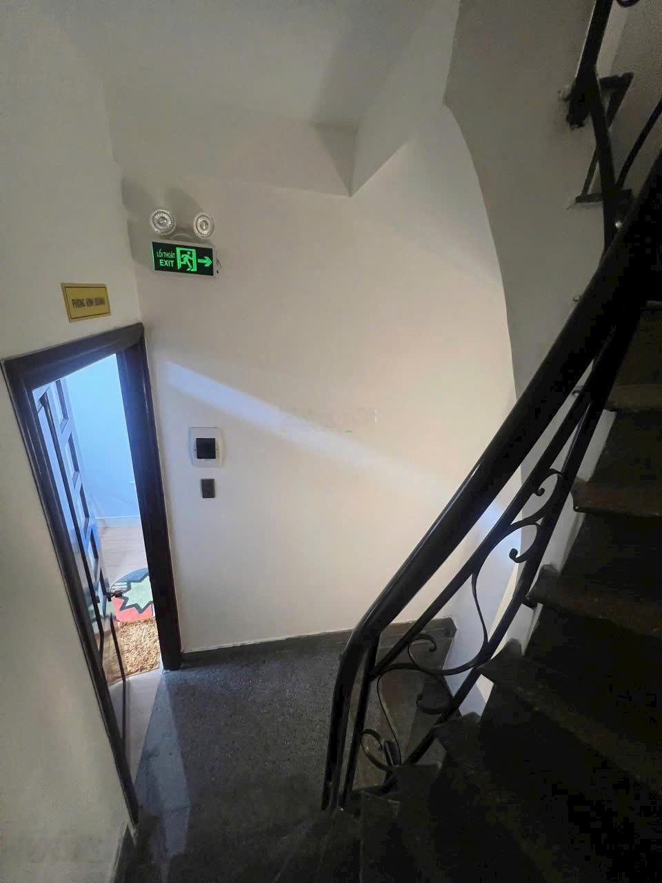 Bán nhà 4 tầng - MT Lê Quang Định - vị trí siêu vip - HĐT: 25tr/th - giá: 8,9 tỷ quá rẻ