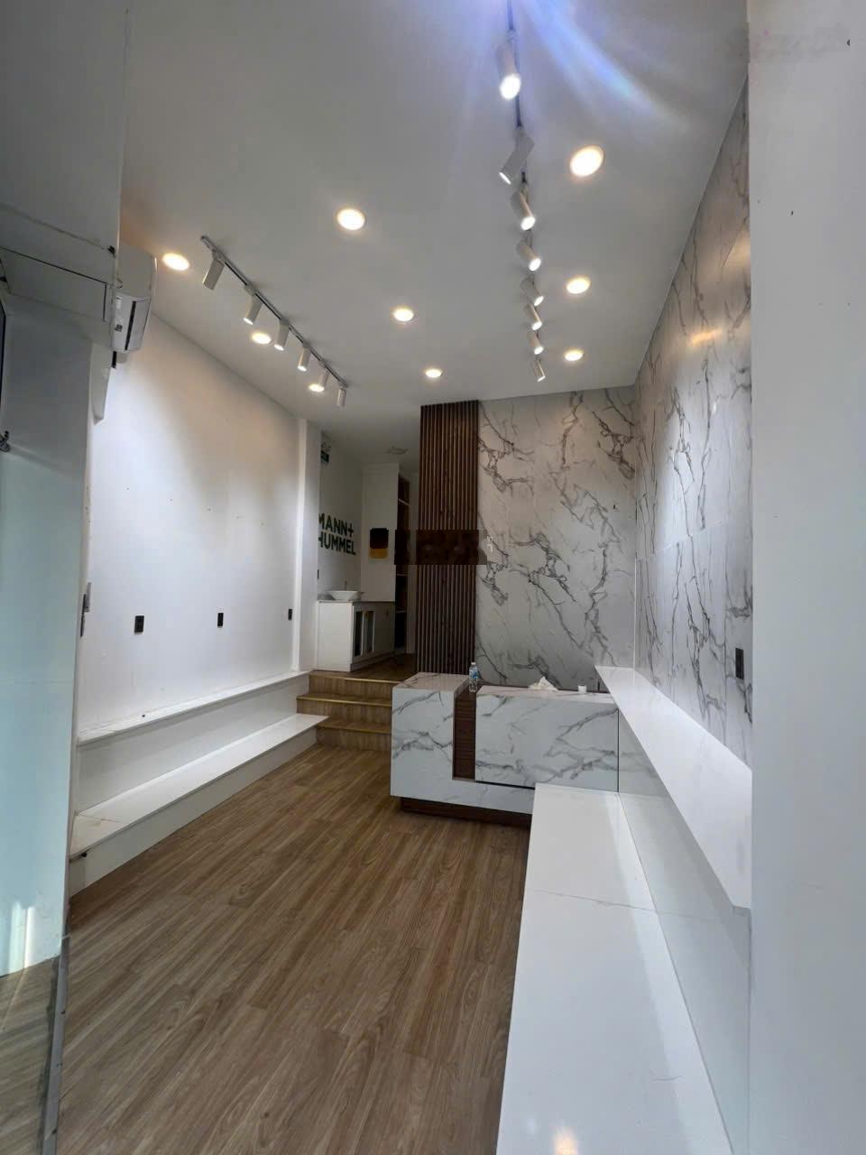 Siêu phẩm mt lê quang định - phường 1, gò vấp, 5x8m, 4 tầng mới, giá 8.9 bớt lộc