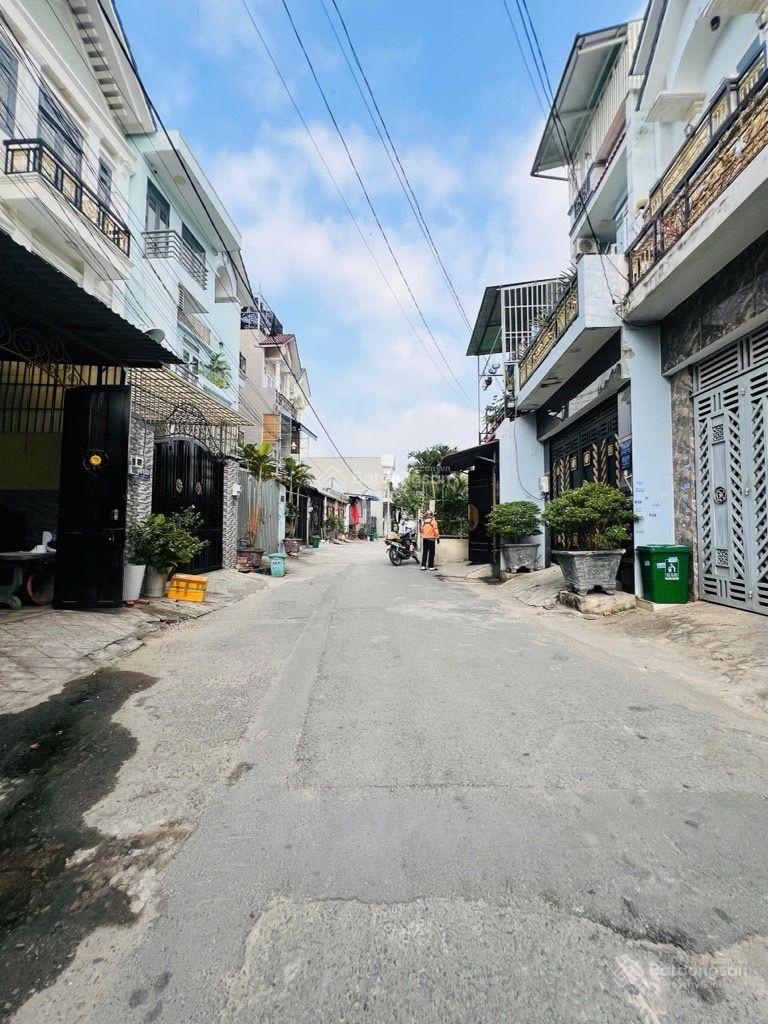 NHÀ C4 Đường THẠNH LỘC 41 / P. Thạnh Lộc, Quận.12 dt 85 m2 (8mx22m) Hẻm ôtô 6,4 tỷ.