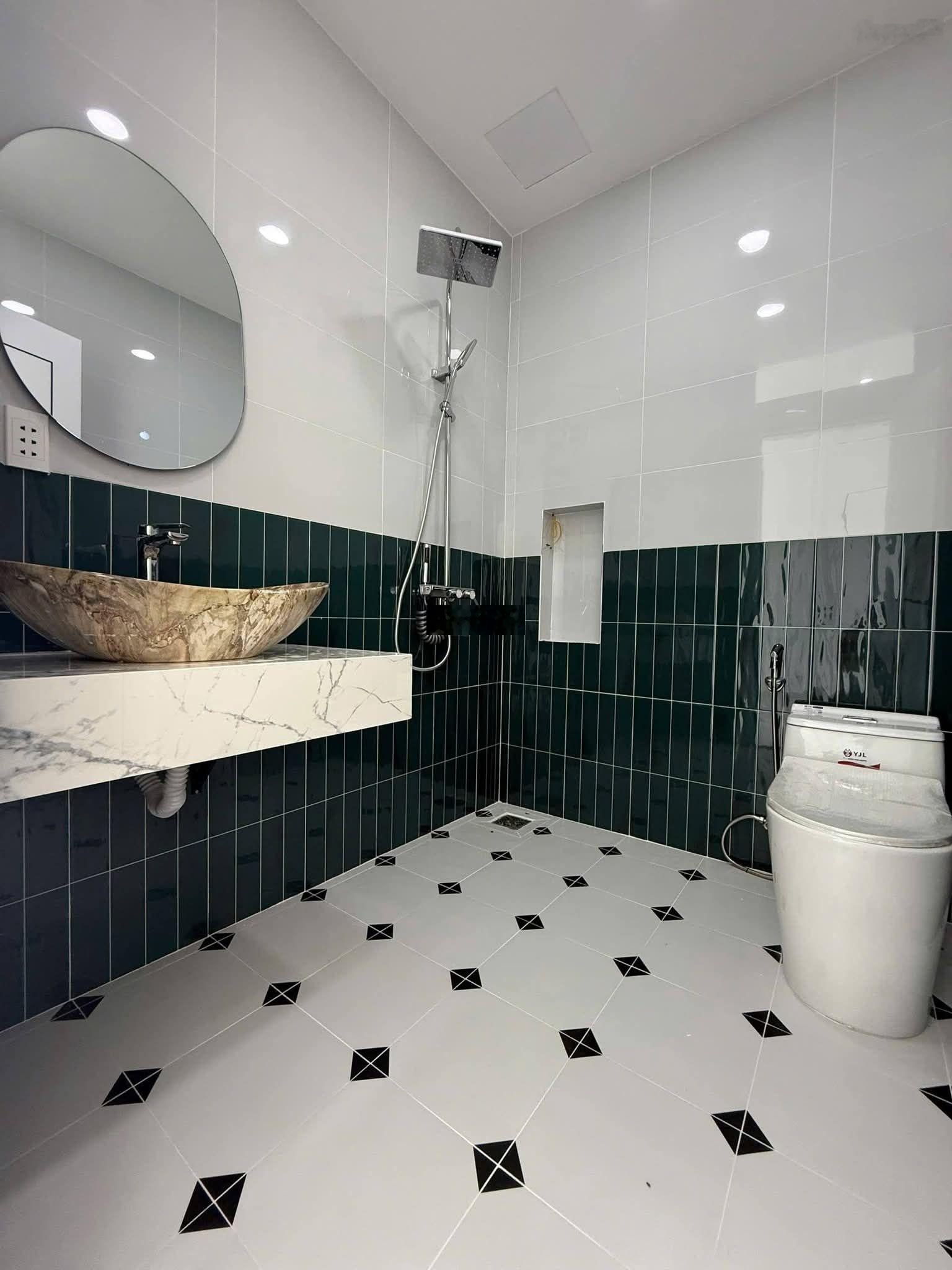 Chủ kẹt tiền bán gấp nhà mới thiết kế mẫu tân cổ điển khu the sol city 2 tỷ 250 triệu