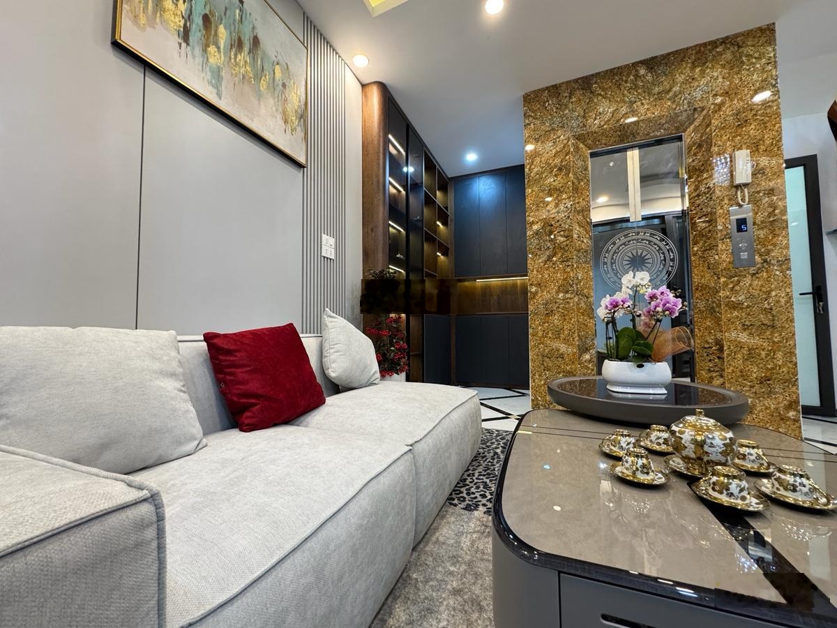 Bán nhà đẹp phố thanh nhàn - 30m2 x 4,7m - thang máy - vị trí đắc địa - hiện đại - full nội thất