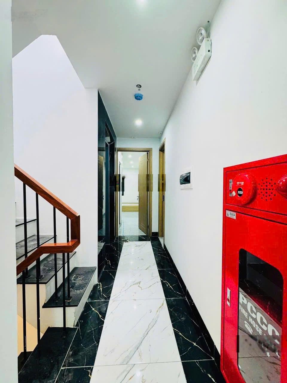 Bán tòa căn hộ dòng tiền phố lạc long quân 80m 7 tầng thang máy doanh thu 75tr/tháng