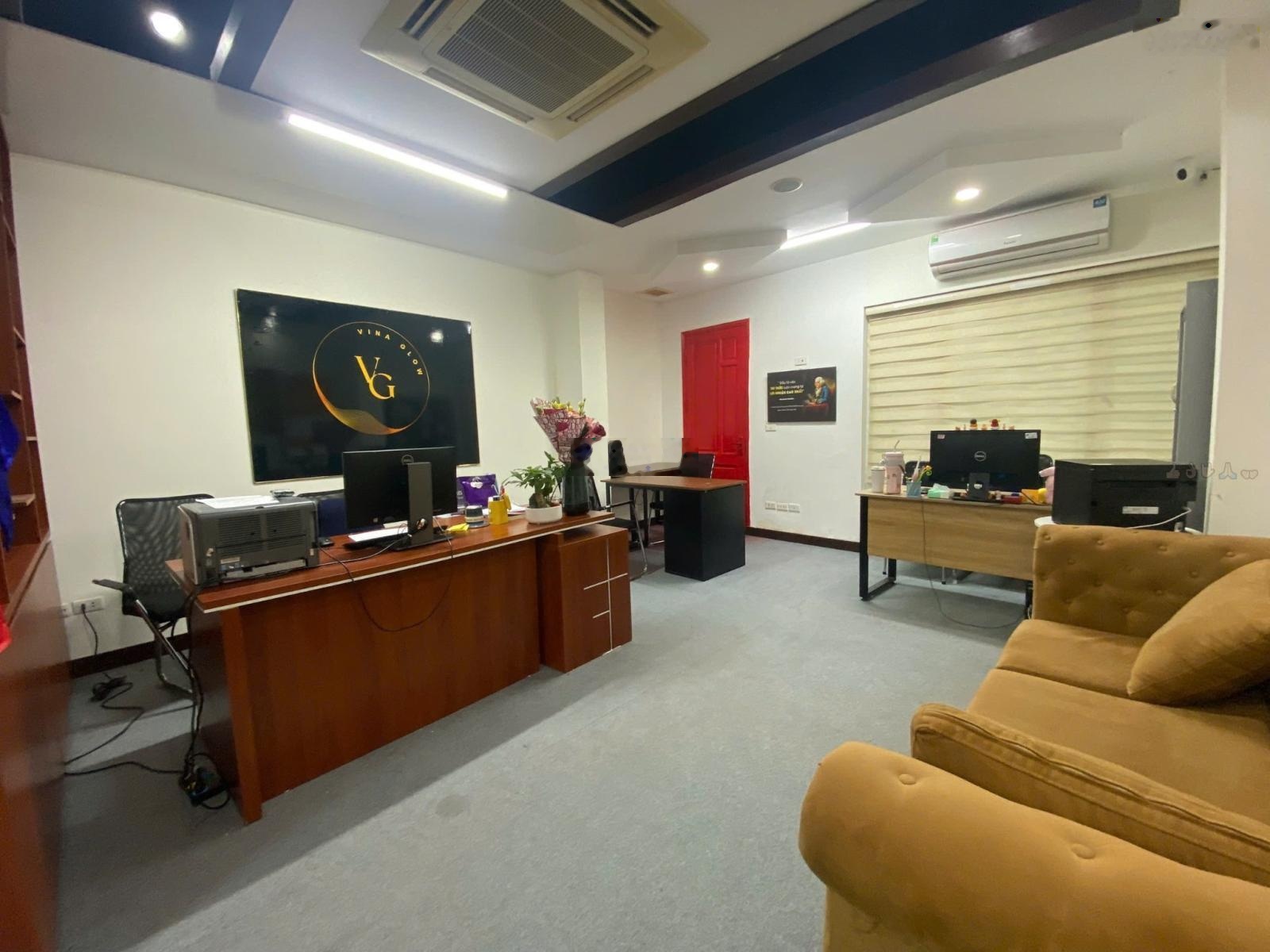 Văn phòng quận 1 phù hợp cong ty star up. DT 35m2 chỉ 9tr5/ tháng siêu tốt khu