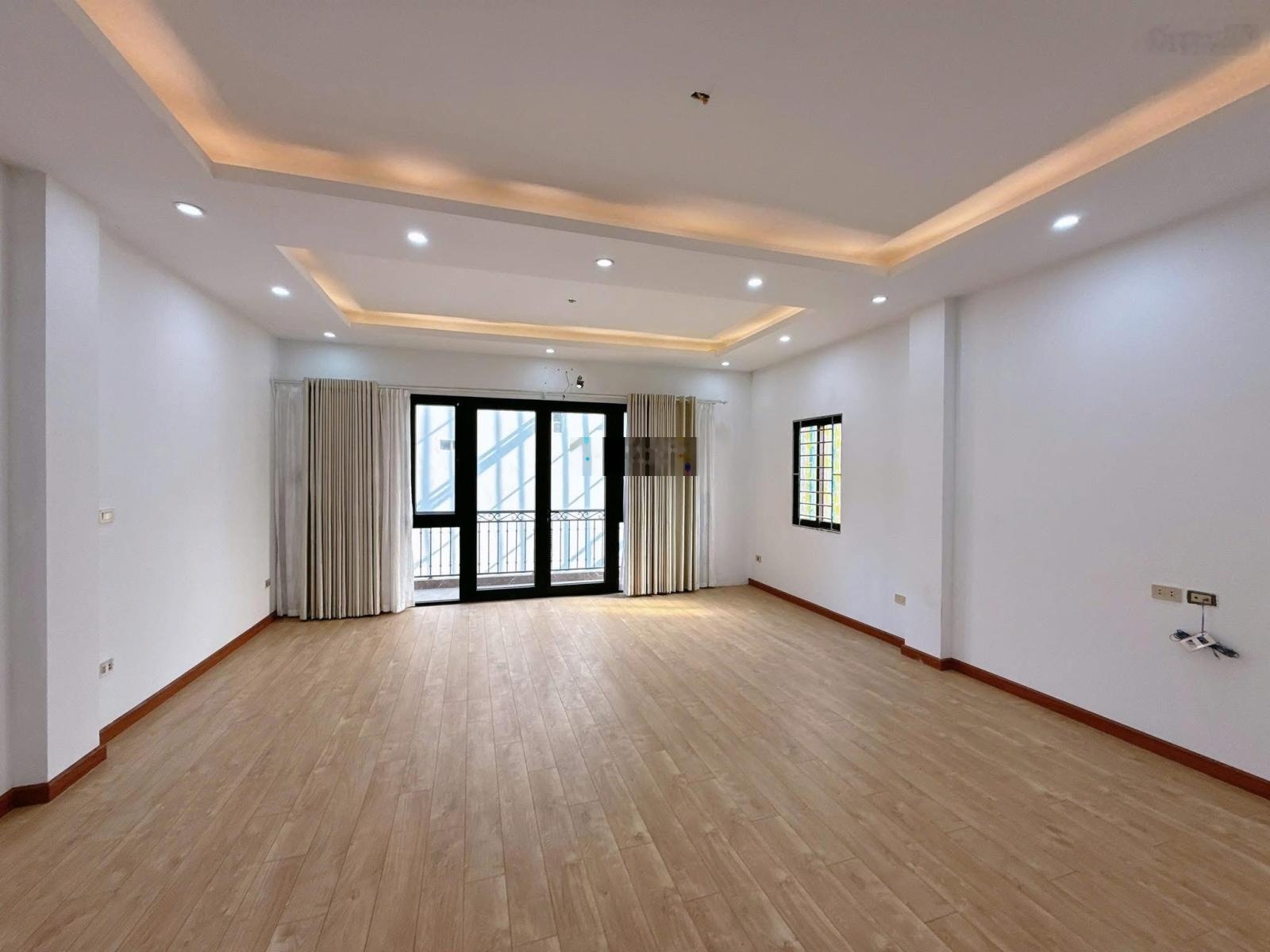 Siêu Hiếm! Nhà đẹp ở ngay phố Vân Hồ, Hai Bà Trưng, 73m2 x Mt 5m. Cách 1 nhà ra phố. Chỉ 21.8 Tỷ