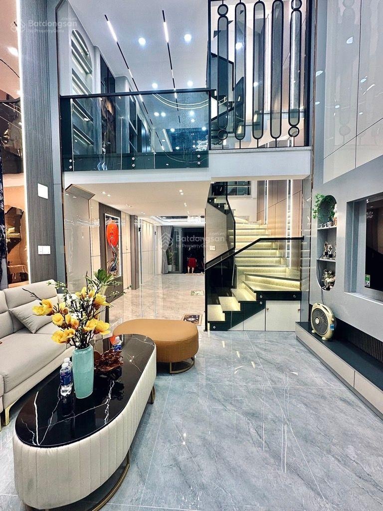 Siêu phẩm 5 tầng btct - gần chợ phạm văn bạch- tân bình- dt 53m2- nở hậu - full nội thất