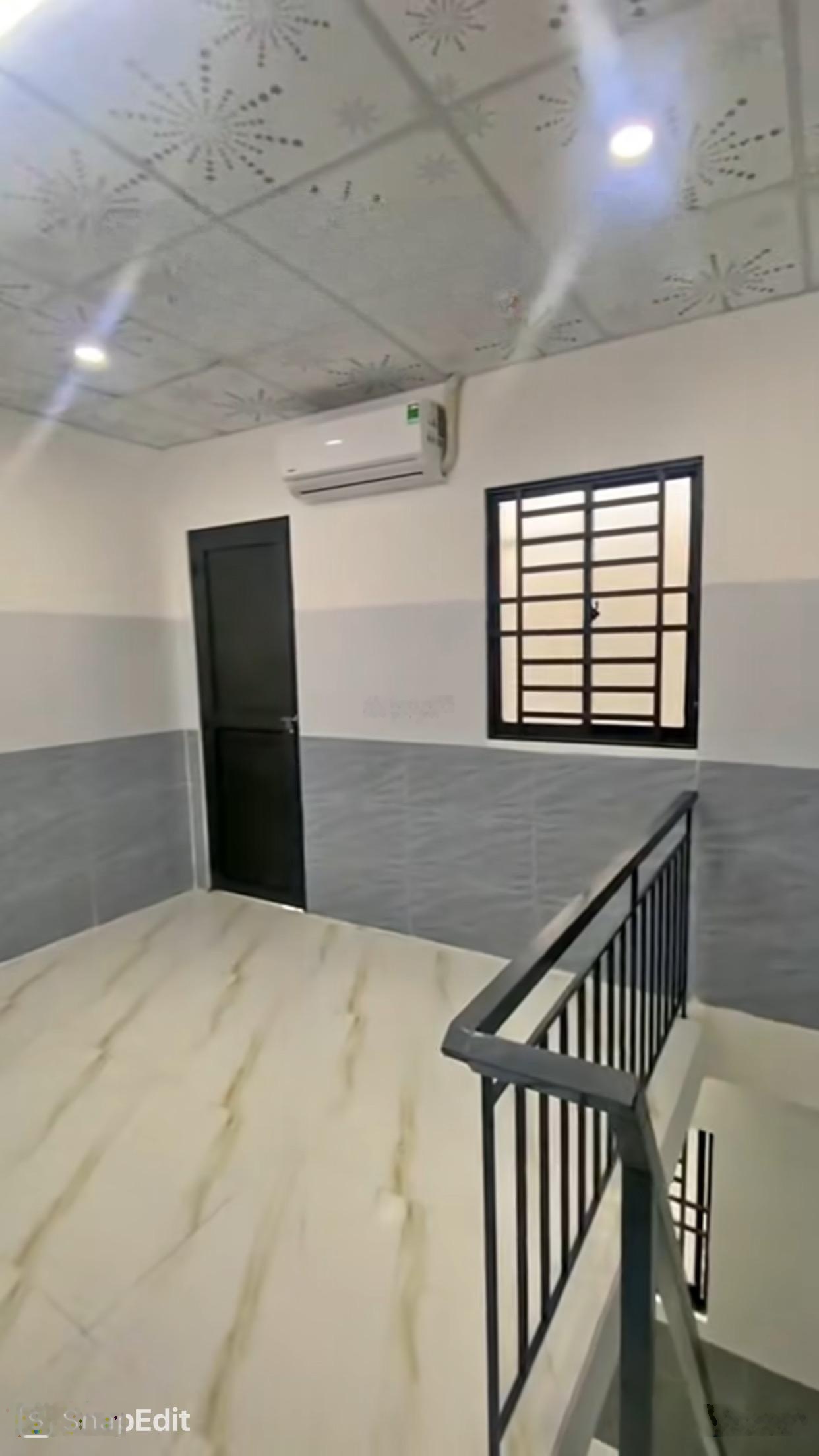 Bán dãy nhà trọ 28 phòng+2 kiôt (18x22m) 400m2. Giá 1,3 tỷ. Gần khu công nghiệp. Thu nhập 62 triệu.